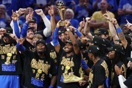 NBA休赛期的平静表象下,各队管理层的暗流涌动从未停歇.