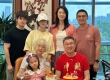 奥运冠军惠若琪母亲节全家福曝光：身高差萌翻众人，妹妹颜值成焦点。