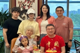 奥运冠军惠若琪母亲节全家福曝光：身高差萌翻众人，妹妹颜值成焦点。