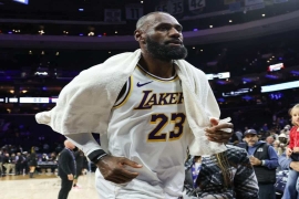 5战逆袭！詹姆斯续写22年场均20+神迹 41岁老将诠释不老传奇。