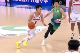 CBA常规赛;广东队客场险胜天津队，豪取四连胜。