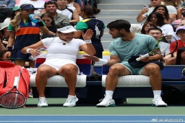 美网冠军阿尔卡拉斯:年入3亿仍陷“单恋”,苦追拉杜卡努未获回应。