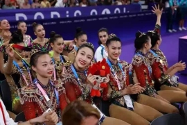  体操女神胡美：从冠军到净身出户，她的人生比小说还跌宕 12岁。