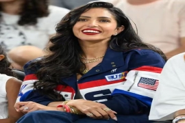 温暖延续！瓦妮莎43岁生日，科比姐姐相伴共绘幸福图景。