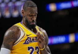 突发！詹姆斯退役悬念陡增，ESPN爆料赛季末或迎告别战。