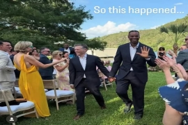 见证历史！NBA首位公开出柜球员贾森·科林斯与相恋十余年男友举行浪漫婚礼。