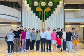 泪目!女排黄金一代重聚晒合照,冯坤携混血儿子亮相,陈忠和恩师在列。