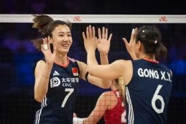 2025年世界女排联赛美国阿灵顿站，中国女排再度上演逆转好戏。