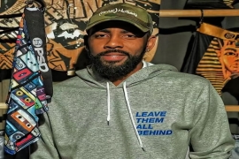 欧文以灵动飘逸的球风堪称NBA历史级控球大师，14年换4队。