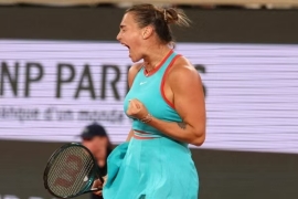 法网女单史诗对决！萨巴伦卡掀翻红土女王，终结斯瓦泰克26连胜神话。