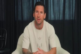 足坛双子星携手！苏亚雷斯、梅西官宣成立LSM俱乐部，剑指乌拉圭联赛新传奇。