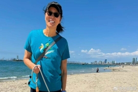 郎平美国惬意养老:海边遛狗无人识,65岁状态绝佳引热议。