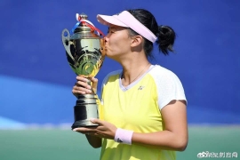 七冠传奇谢幕！30岁刘方舟因伤退役，转型教练延续网球梦。