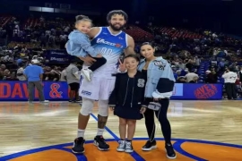 37岁麦基携妻女度假，篮球传奇续写赛场外的幸福篇章。