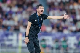 邵佳一出任国足新帅引热议：家庭事业双丰收，本土执教之路获赞也存疑。