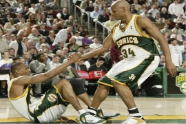 前NBA球员拉沙德-刘易斯新加盟马刺担任发展教练。