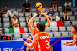 轰30分+3次拦网！中国女排15岁1米91新星崛起：暴力副攻再现