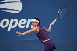 2025年美网女单首轮,中国选手王欣瑜以2-6、6-4、6-2逆转本土选手多勒海德,连续三年闯入次轮。