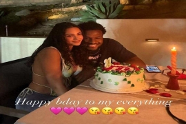 布朗尼为女友庆21岁生日，195万年薪开启新季，湖人签约稳赚其商业与潜力。