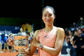 郑钦文的下一步,大概率会在赛场与商业领域双线发力,持续书写属于自己的精彩篇章。