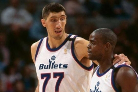 NBA历史第一高人乔治-穆雷桑:巨人中锋的昙花一现。