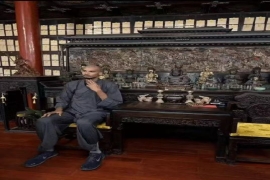 文班亚马光头造型引热议！美媒：这是马刺传统的别样传承。