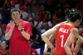 女排世联赛爆冷遭逆转，赛后互动引发热议。