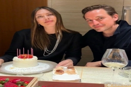 38岁“网球女神”莎拉波娃风采依旧，与爱人同居不婚或与亿万身家有关。