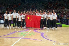 澳大利亚主帅盛赞中国两小将：他们是未来核心，并非胡明轩、胡金秋。