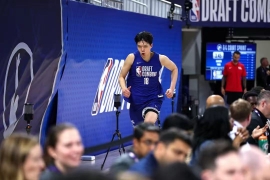 19岁中国中锋引爆NBA！湖人豪赌交易只为签下杨瀚森。