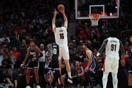 17分钟16+4+3帽!杨瀚森NBA季前赛爆发,开拓者1分险胜国王。