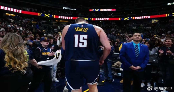 约基奇深夜送医疼到后滚翻！左膝骨挫伤缺阵4周，韧带无碍暂不退役。