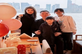  CBA青岛队主帅婚内出轨风波：事业高光下的家庭崩塌。