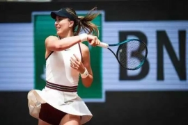 法网爆冷夜！4号种子首轮折戟，四满贯得主惨遭逆转。