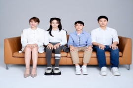 田亮一家曝光：46岁身家破亿，娇妻爱女颜值超高，娱乐圈成就非凡。