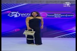 郑钦文盛装亮相多哈1000赛晚宴,知性又美丽,手提包价格名贵4万元