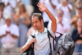 泪别红土！38岁法国传奇加斯奎特法网谢幕，优雅单反终成回忆。