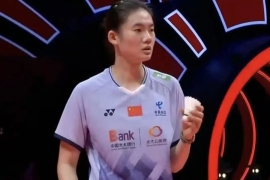 世界羽联巡回赛总决赛在杭州开战，中国取得开门红，韩悦2-0战胜日本选手。