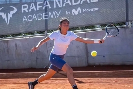 比同龄郑钦文更强？中国网球又一天才横空出世，归化回国连创历史。