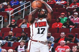 NBA常规赛,火箭队主场对阵76人队,豪取7连胜。